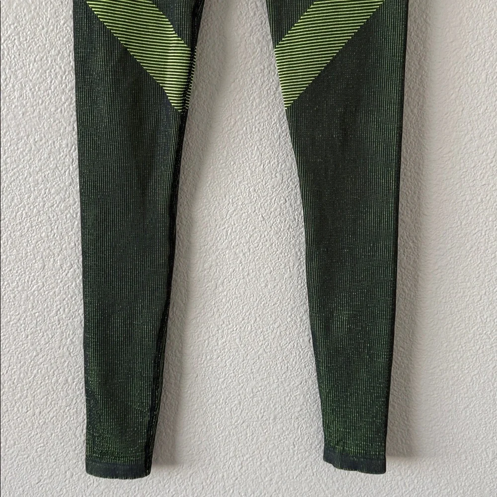 Alo Yoga Women’s Green Seamless illusion Leggings Small‎